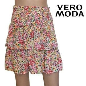 Vero Moda NWOT Layered Ruffled Floral Skirt Shirred Smocked Wide Waistband NWOT